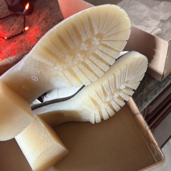 THE FREE PEOPLE JAMES CHELSEA BOOT IN WHITE 41 - Picture 6 of 9